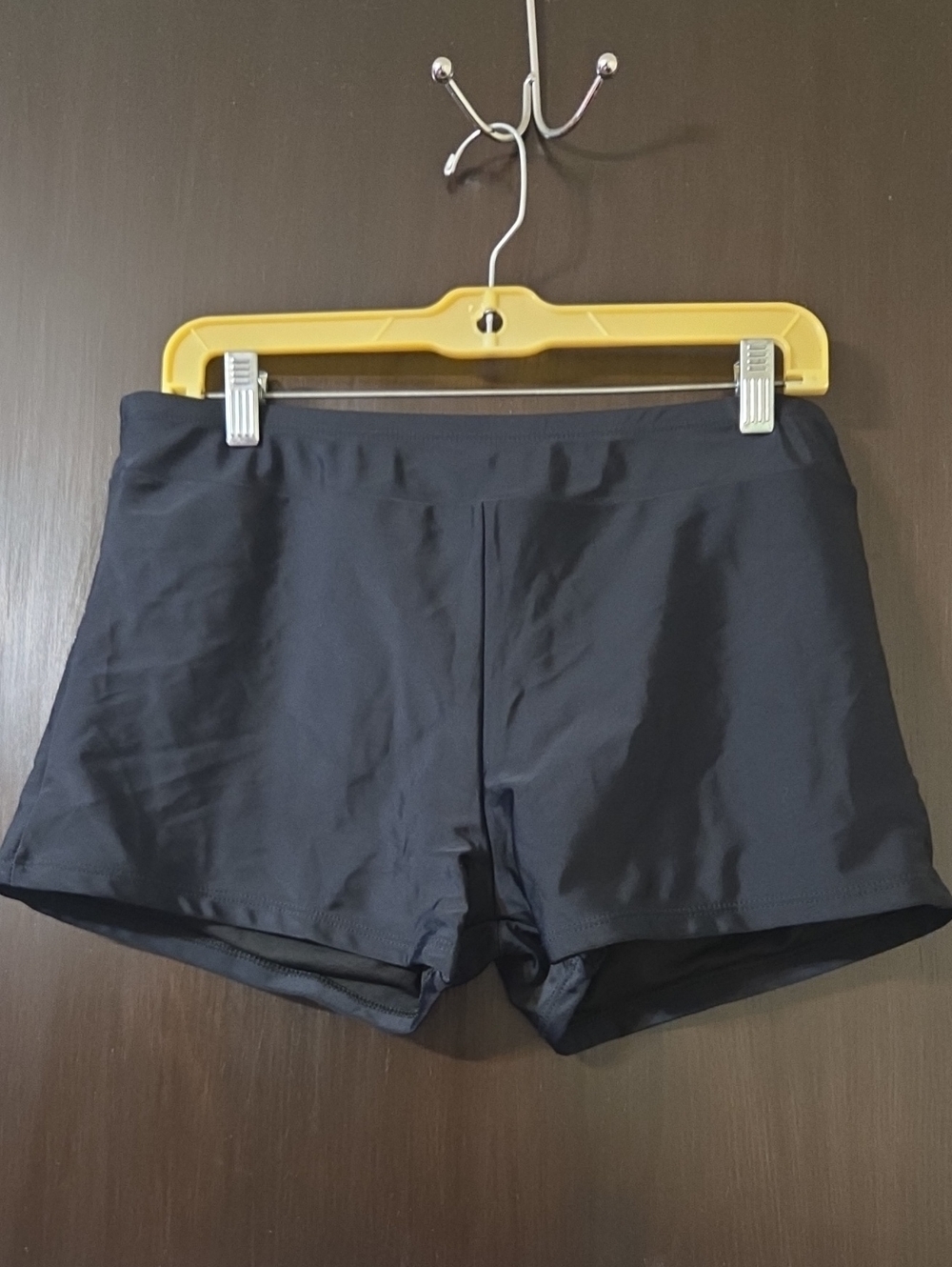 no brand name  ladies polyester and spandex black shorts XL runs small